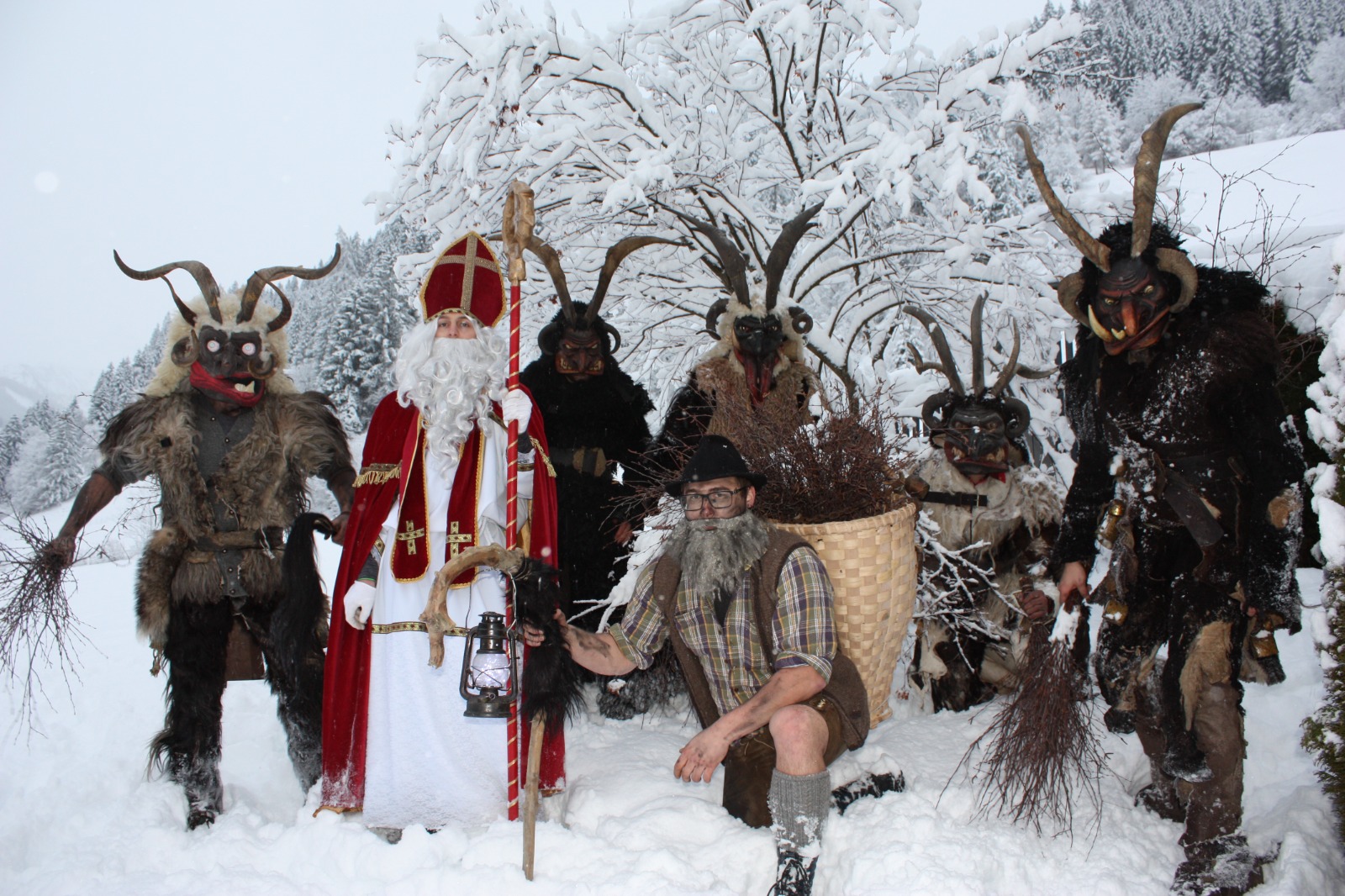 Huab Pass Grossarl - Brauchtum Krampus Perchten Teufel Klausen Und Mehr